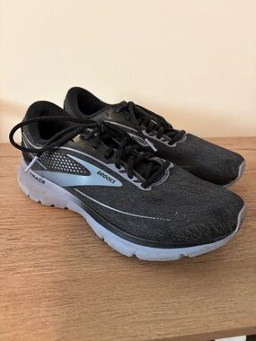 Women’s Brooks Trace 2 Black and Purple Running Shoes